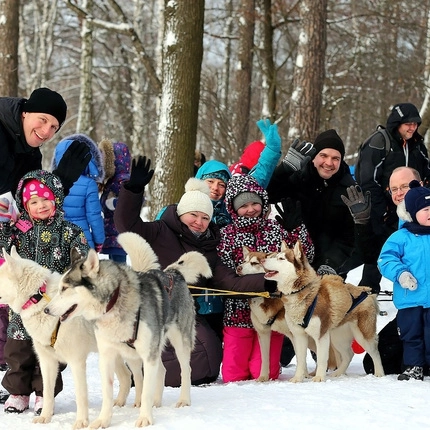 Семейный отдых с детьми с катанием на оленьих, либо собачьих упряжках