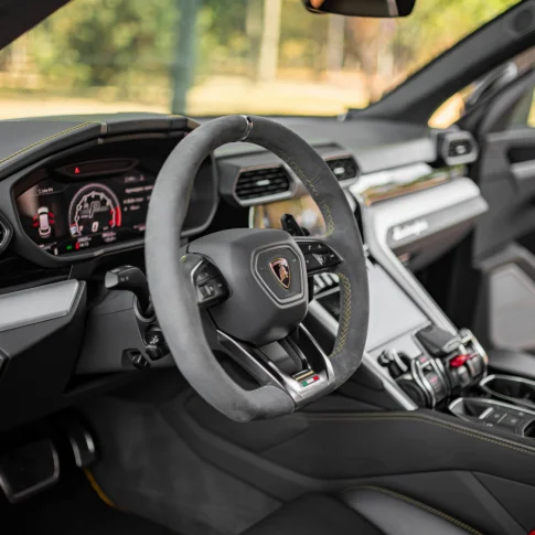 Аренда автомобиля Lamborghini Urus