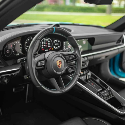 Аренда автомобиля Porsche 911 Carrera 4S 