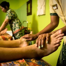 Массаж спины или стоп для пары