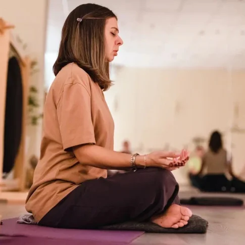 Занятия йогой в центре Кувира