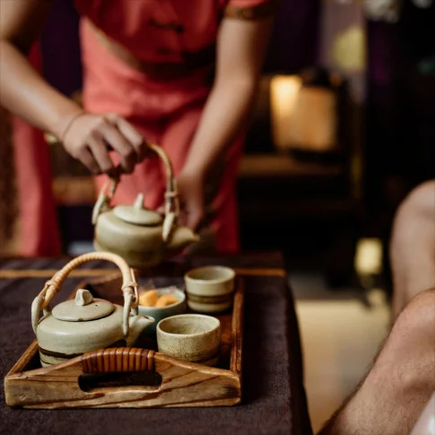 Традиционная тайская программа с прогреванием травяными мешочками