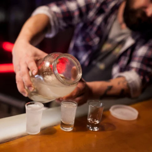 Экскурсия «Ползком по клубам и барам»