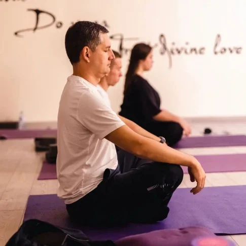 Занятия йогой в центре Кувира