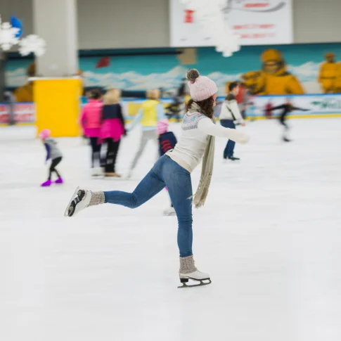 Групповые занятия по фигурному катанию