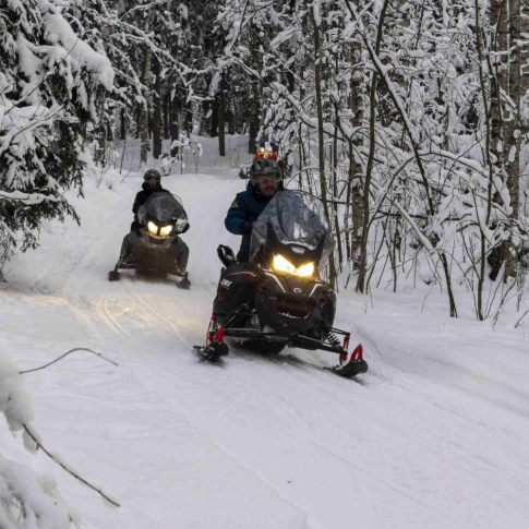 Прогулка на двухместном снегоходе в городе Сортавала