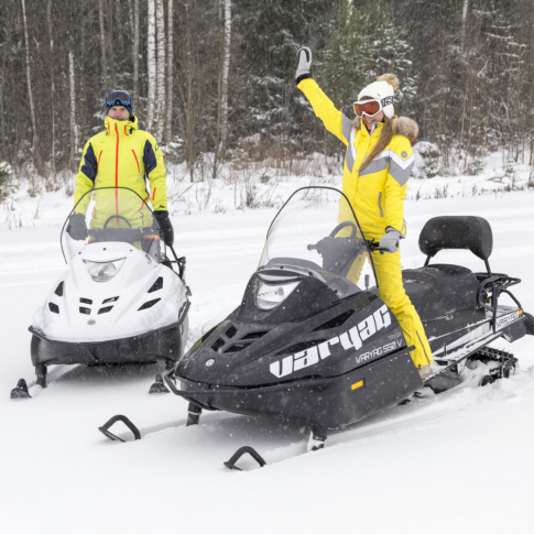 Прогулка на двухместном снегоходе в городе Сортавала