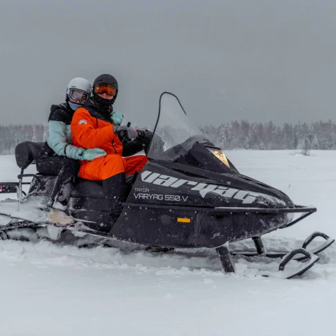 Прогулка на двухместном снегоходе в городе Сортавала