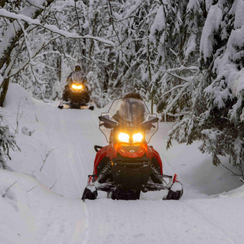 Прогулка на двухместном снегоходе в городе Сортавала